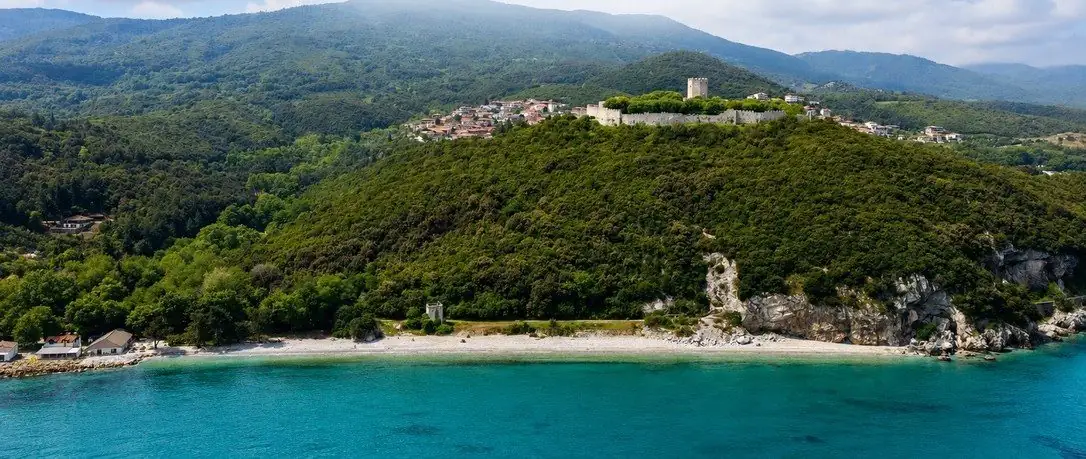 Bewaldete H&auml;nge des Unteren Olymp, die bei Platamonas bis an die
                K&uuml;ste der &Auml;g&auml;is reichen